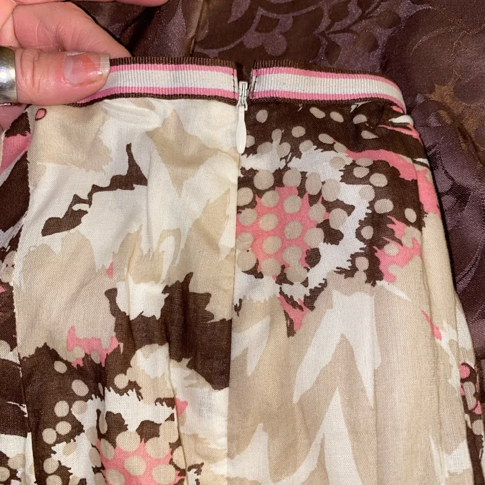 Liz & Co brown, cream and pink floral Skirt. Size 6